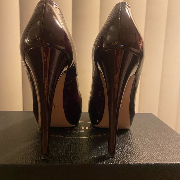 Prada Patent Leather High Heels with Platform 38/8 - Picture 3 of 8